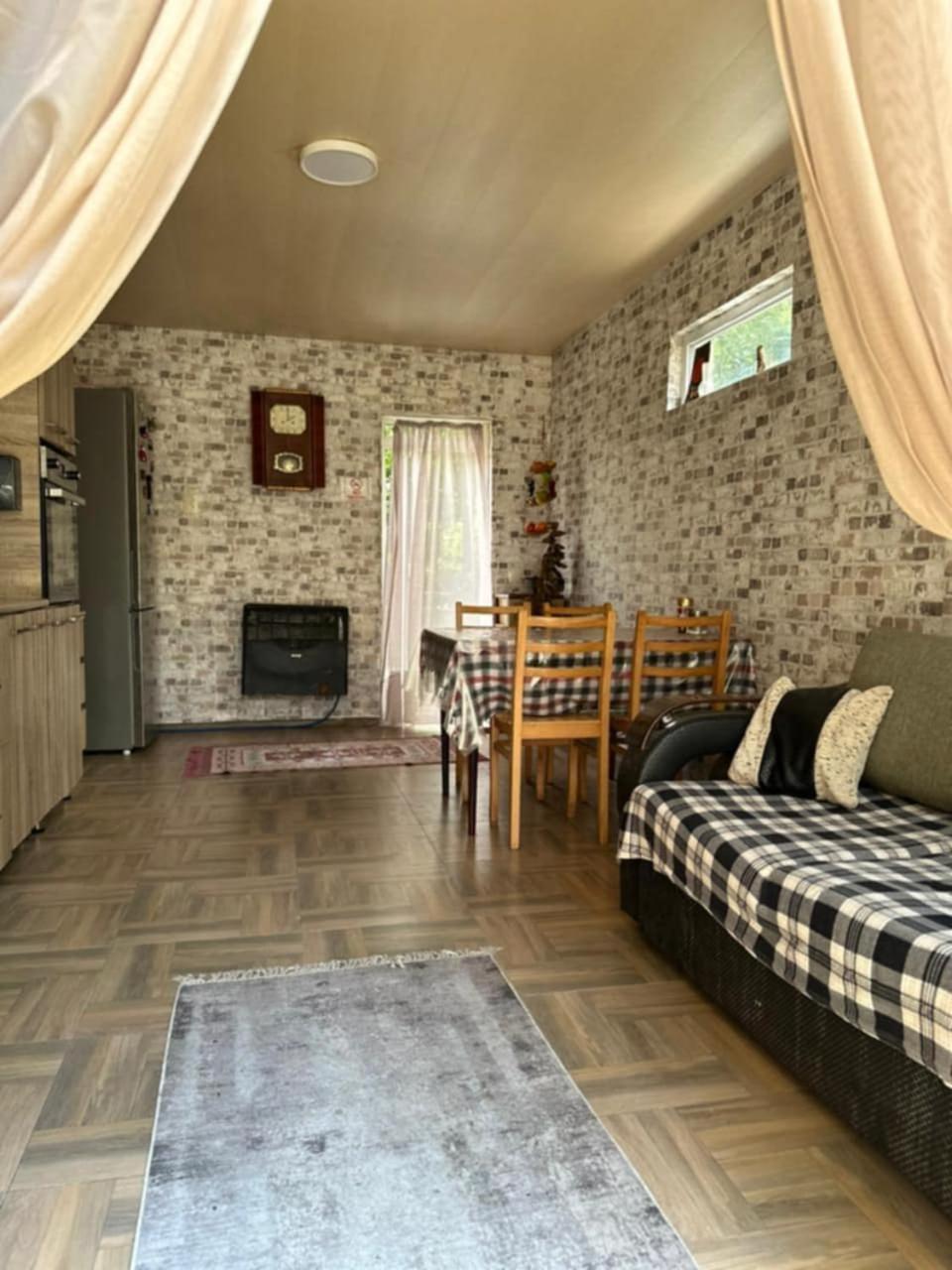 Guest House Barbi 巴统 外观 照片